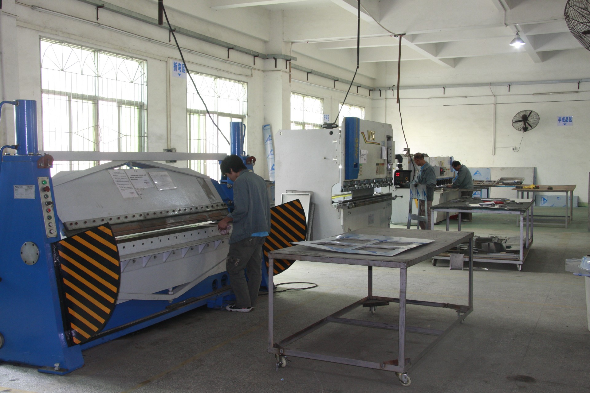 板金加工机器.jpg